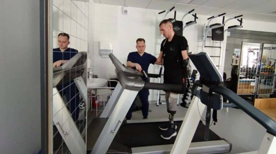 I'm no longer dependent on anyone: story of Ukrainian veteran who drives again after losing arms and legs – video