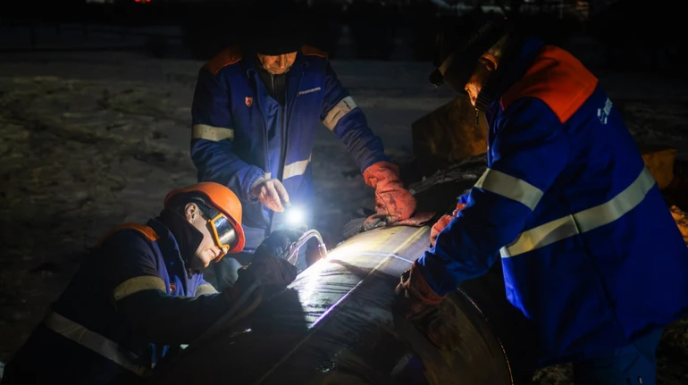 В Киеве мужчина ударил коммунальщика, который восстанавливал отопление – полиция