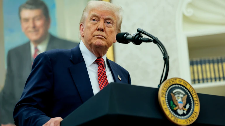 Трамп пригрозив сильнішим ударом, якщо Іран зупинить постачання нафти через Ормузьку протоку