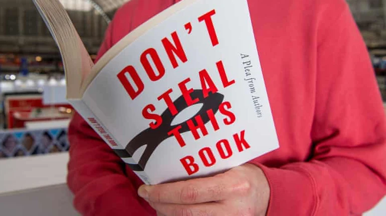 У Британії письменники видали порожню книгу в знак протесту проти ШІ