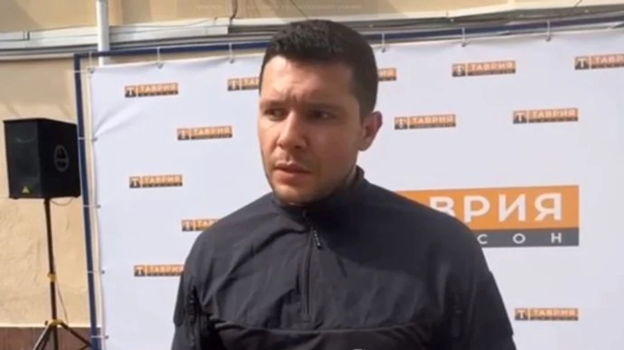 Губернатор Калінінградської області вільно приїхав в окупований Херсон з офіційним візитом