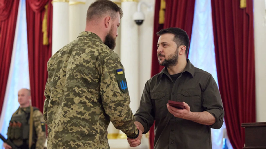 Зеленский наградил защитников новой наградой