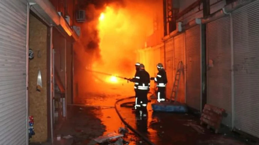 Barabashovo market in Kharkiv: emergency services try to prevent fire from spreading to residential buildings