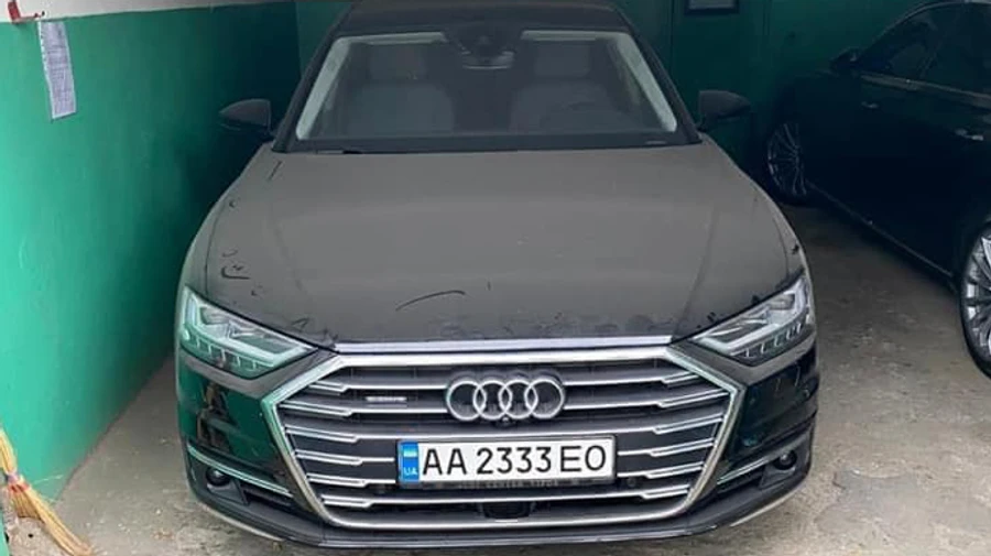 Вместо ремонта поезда, в УЗ закупили 2 лимузина за 9 миллионов