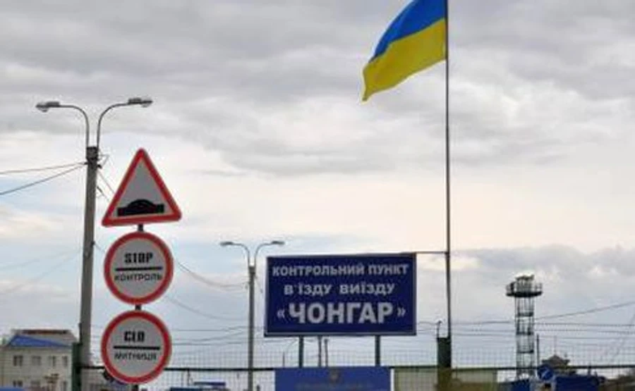 Окупанти Криму повністю припинили рух через адмінмежу