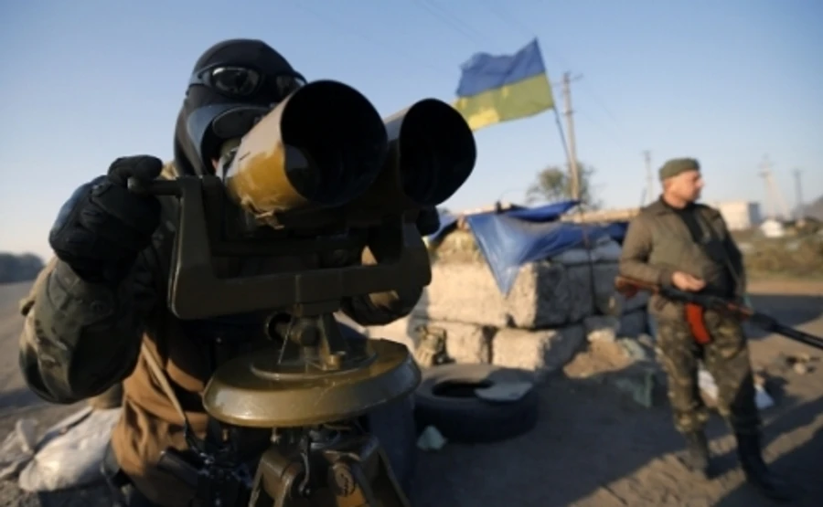 Военные на линии соприкосновения получат 1000 грн по случаю праздника