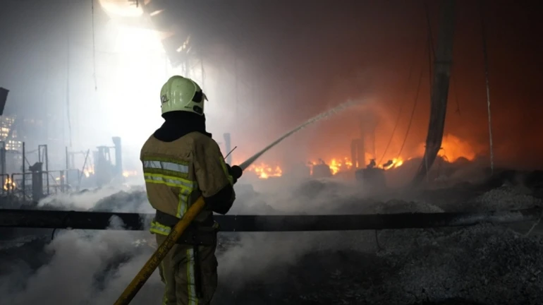 У Мукачеві на третю добу загасили пожежу після російського удару