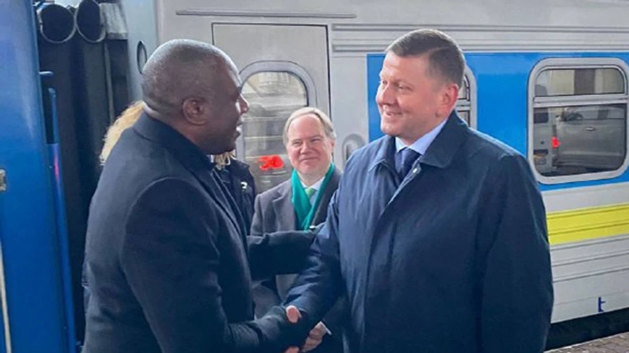 UK foreign secretary arrives in Kyiv