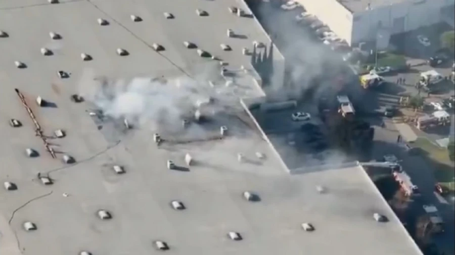 У Каліфорнії літак впав на будівлю: двоє загиблих, 18 поранених