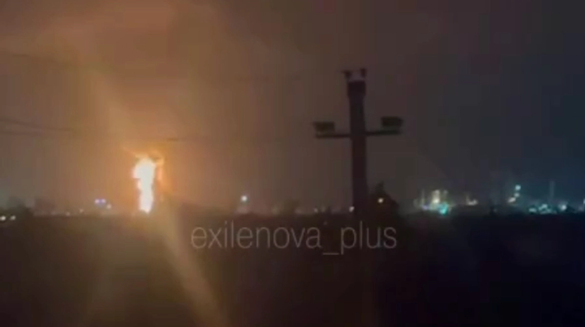 Drone attacks on Russia: oil refinery ablaze, five airports closed and power cuts reported in Kazan – videos