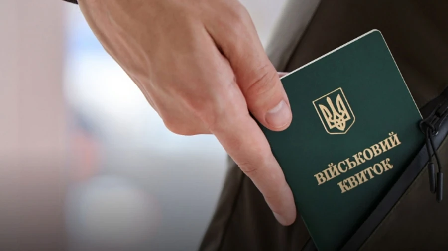 Хотел убежать и выпал с 3-го этажа – в ТЦК рассказали о травмированном на Харьковщине 