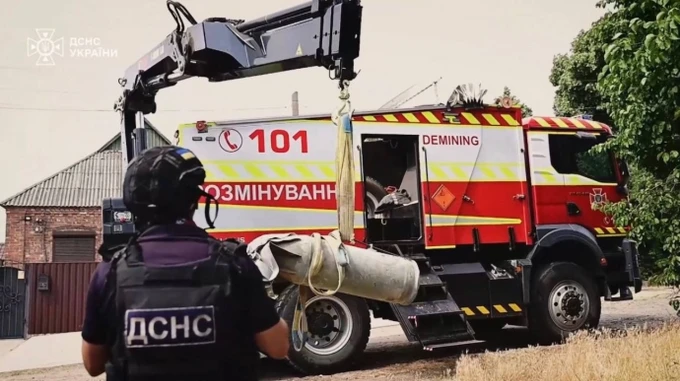 Bomb disposal experts defuse 250-kilogram air bomb in Donetsk Oblast's Kostiantynivka – video