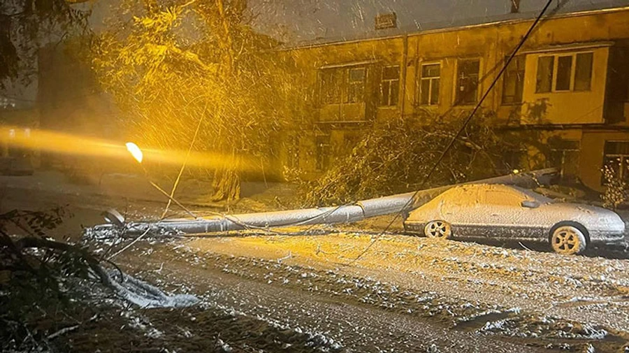 Мокрий сніг і дощі − якою буде погода в найближчі дні