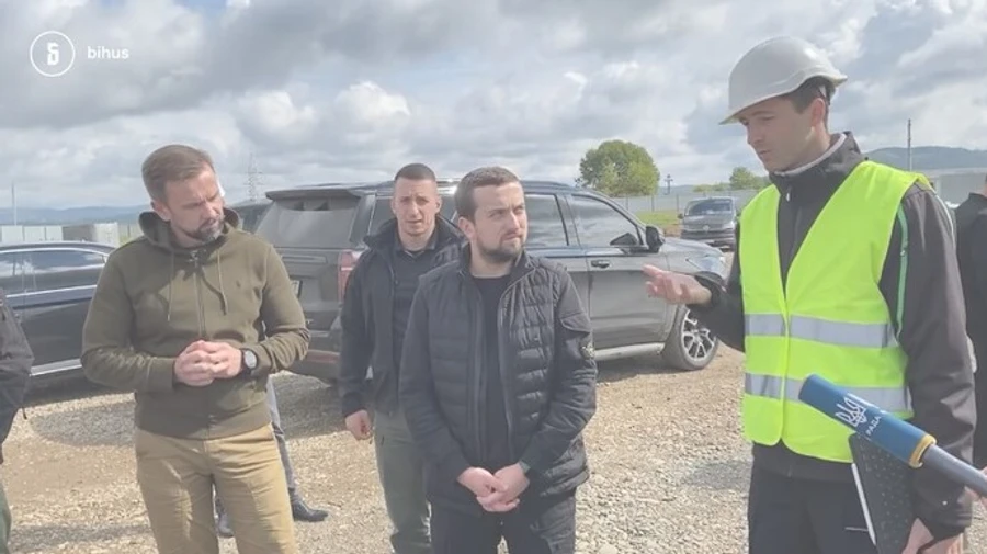 Заступник керівника ОП Тимошенко користується авто, яке передали Україні на гуманітарні цілі – ЗМІ