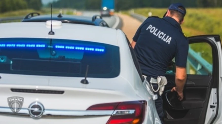 У Латвії порушник комендантської години підірвав авто, є поранені 