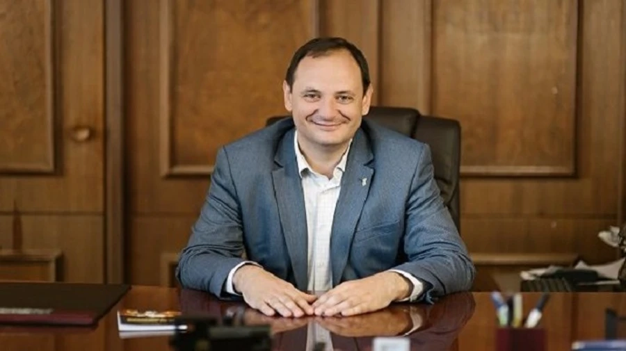 Мер Івано-Франківська пообіцяв мільйон закладу освіти за 100% вакцинованих працівників
