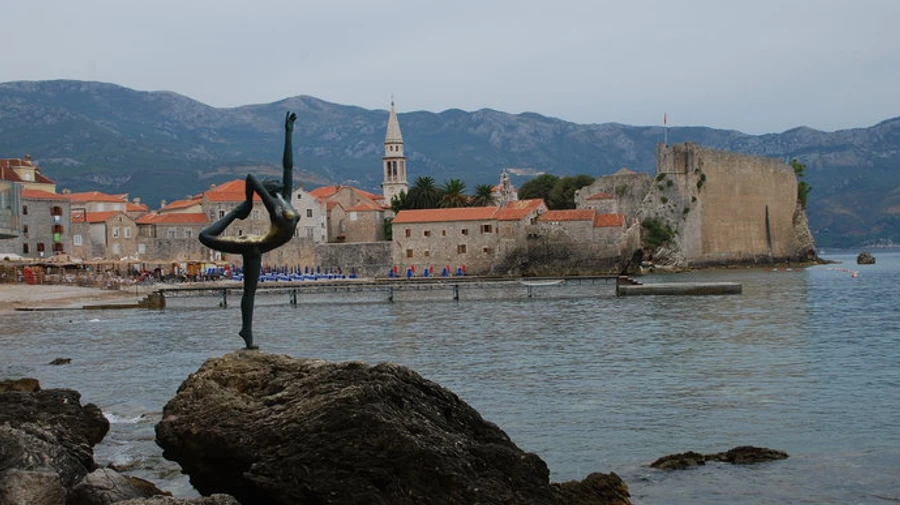 Чорногорія заборонила в'їзд туристам з України, що подорожують автомобілем