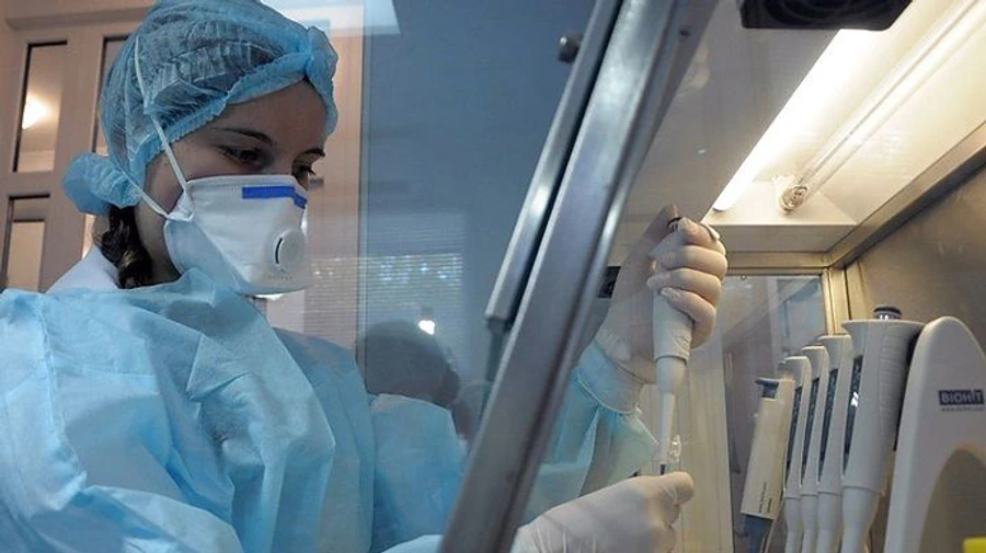 У Росії 7 728 нових хворих на COVID-19, але знизилась кількість смертей 