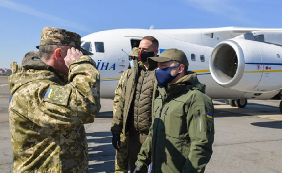 Зеленський прилетів на Закарпаття: подивиться на військові навчання