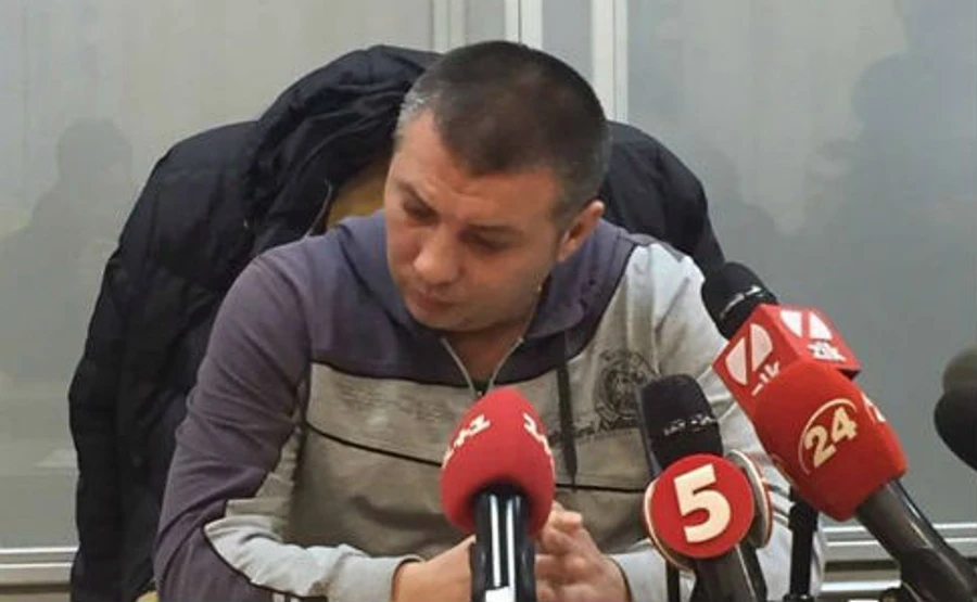 Суд арештував поліцейського, що бив ногами затриманого