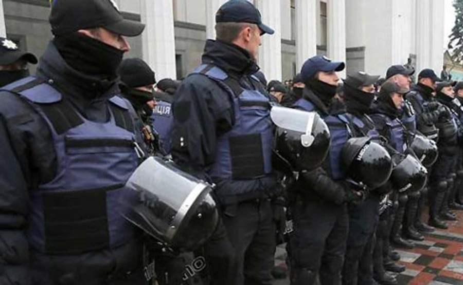 Крищенко объяснил, почему под Радой много полиции