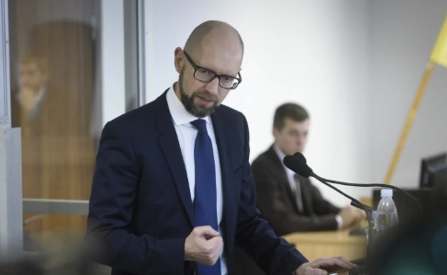 Яценюк на допиті в суді навів свідчення самоусунення Януковича