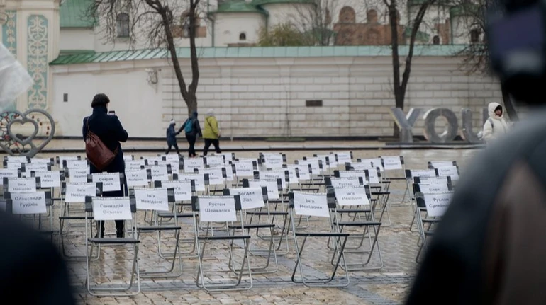 Не забути тих, хто боровся і бореться за нас. Учасники акції Порожні стільці у Києві про культуру пам'яті