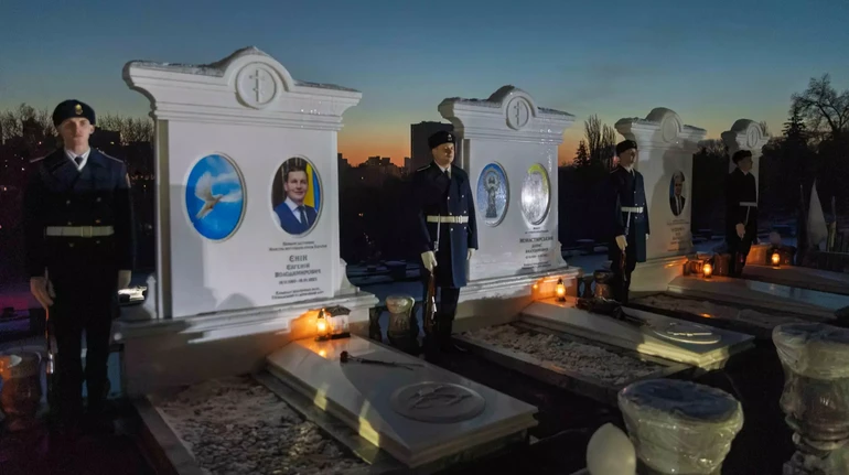 Роковини авіатрощі з керівництвом МВС: більше року суд не може почати розгляд справи по суті