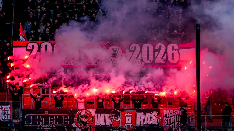 Лучшая молодежь Европы, первый успех Слота, место камбэка ван Гала. Что нужно знать о нидерландском АЗ