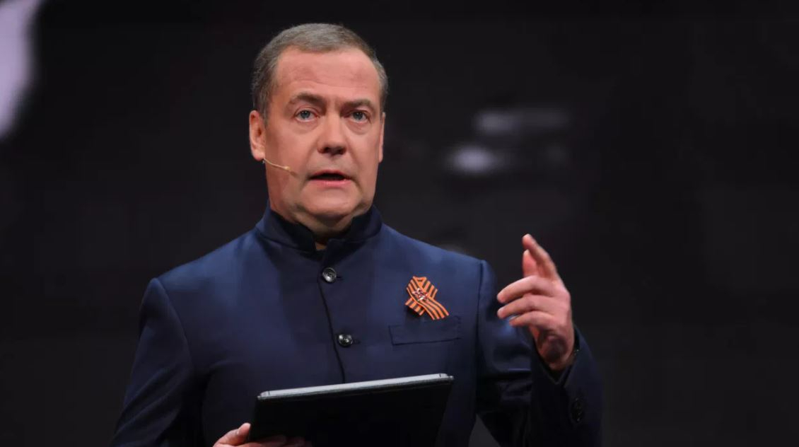 Медведєв приїхав до Ірану на церемонію прощання з Хаменеї