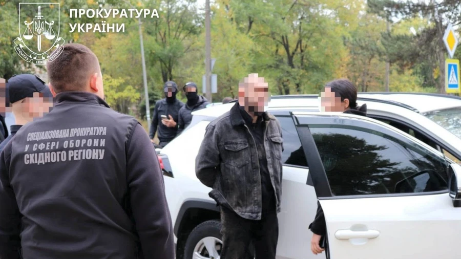 Долларовая взятка за увольнение двух братьев со службы: задержан чиновник ТЦК