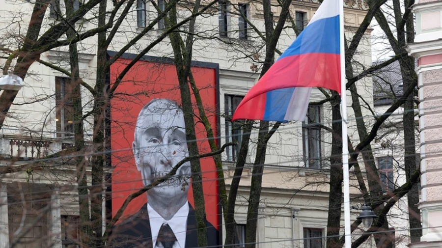 Unknown vandals tear down pro-Ukraine posters near Russian Embassy in Riga – video