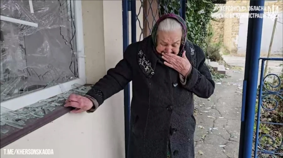 Окупанти вдень обстріляли Херсон, постраждала 46-річна жінка