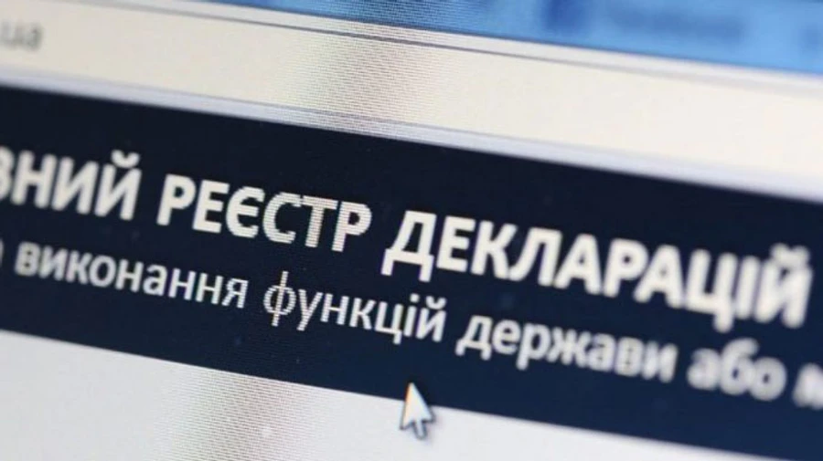 Украинцы требуют у Зеленского ветировать закон о закрытых декларациях: петицию подписали 25 тысяч человек 