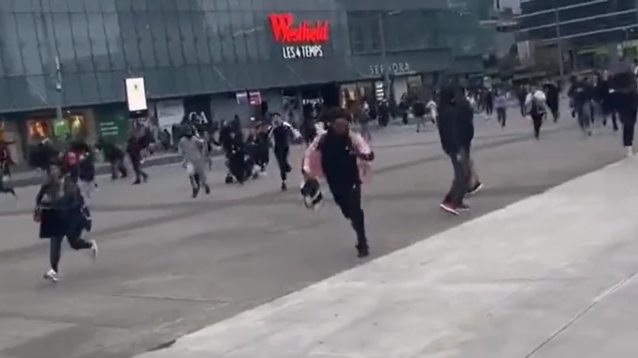 Самогубство чоловіка викликало паніку у торгівельному центрі Парижа