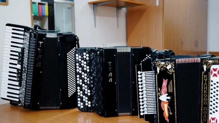 Міноборони РФ збирає баяни для відправки мобілізованим: хочуть укріпити бойовий дух