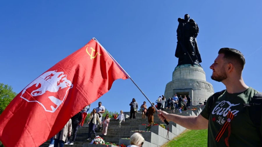 В Берлине на акции к 9 мая напали на украинскую корреспондентку, посольство ждет реакции