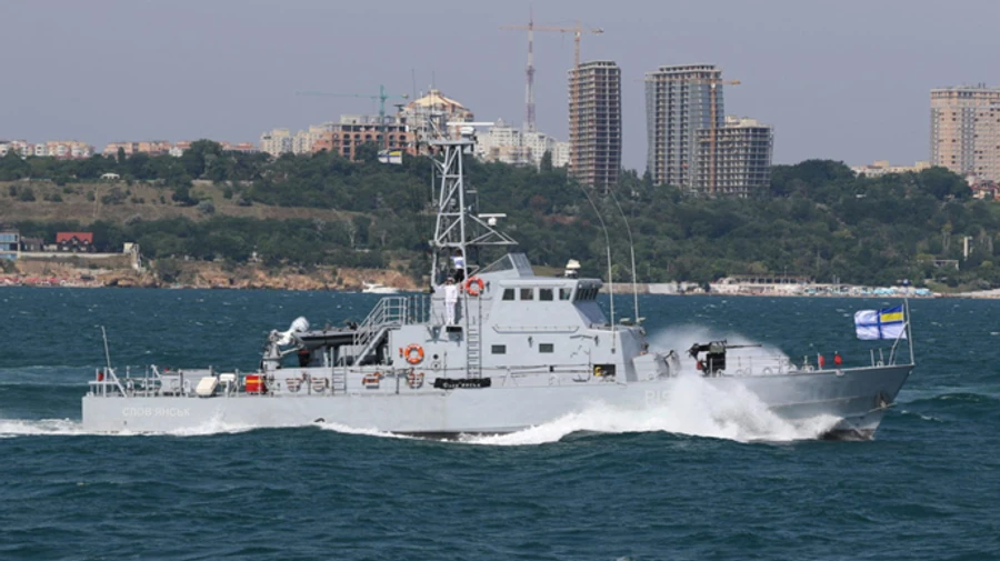 Russian troops sink Ukrainian patrol boat Slovyansk