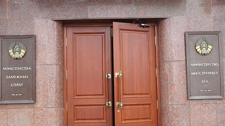 Білорусь призупинила участь у Східному партнерстві і відкликає посла в ЄС