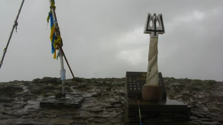 Рятувальники допомогли спуститися з Говерли групі туристів, яку застав дощ