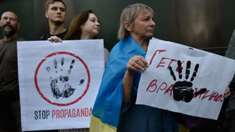 Страждання Медведчуків: як у ЄС закривали телеканали, підконтрольні РФ та терористам