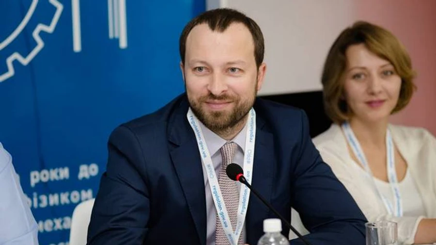 Зарплата за несколько месяцев: экс-глава ДФС о премии в 1000% оклада