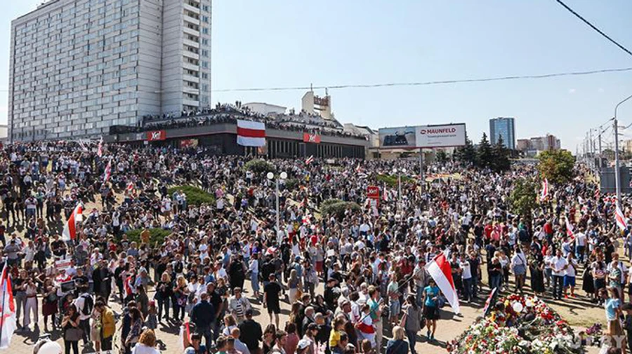 У Мінську на місце загибелі активіста прийшли десятки тисяч людей