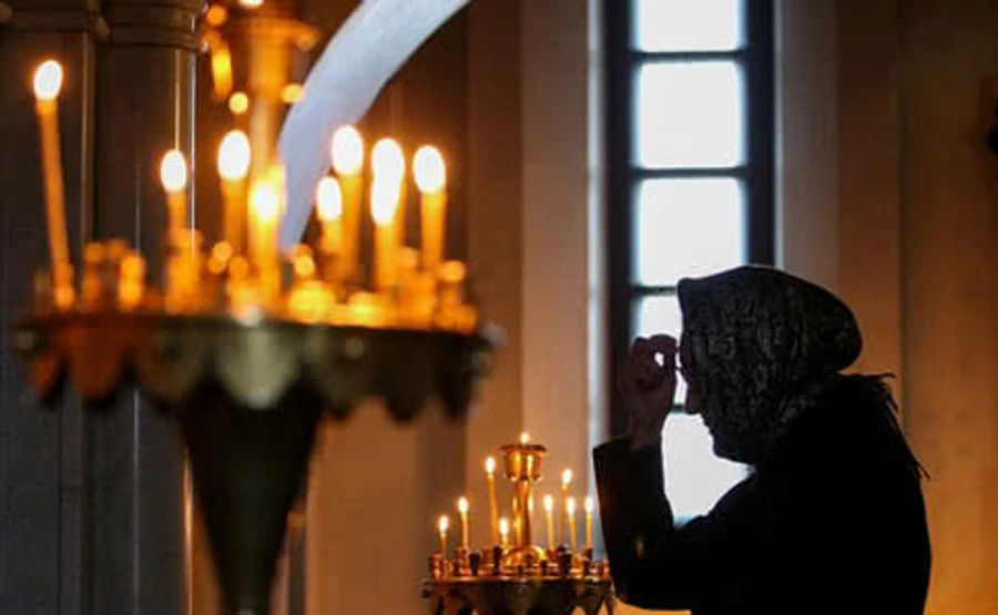 Женщина, которая продавала в церкви свечи, заразила прихожан Covid-19: все село закрыли