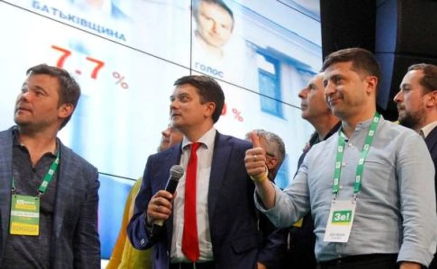 Слуга народа хочет отправить другие фракции на галерку