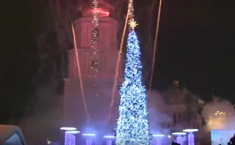 У столиці на Софійській площі засяяла головна ялинка країни