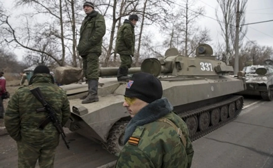 Сутки в АТО: Боевики били 52 раза, стреляли из минометов и танков 