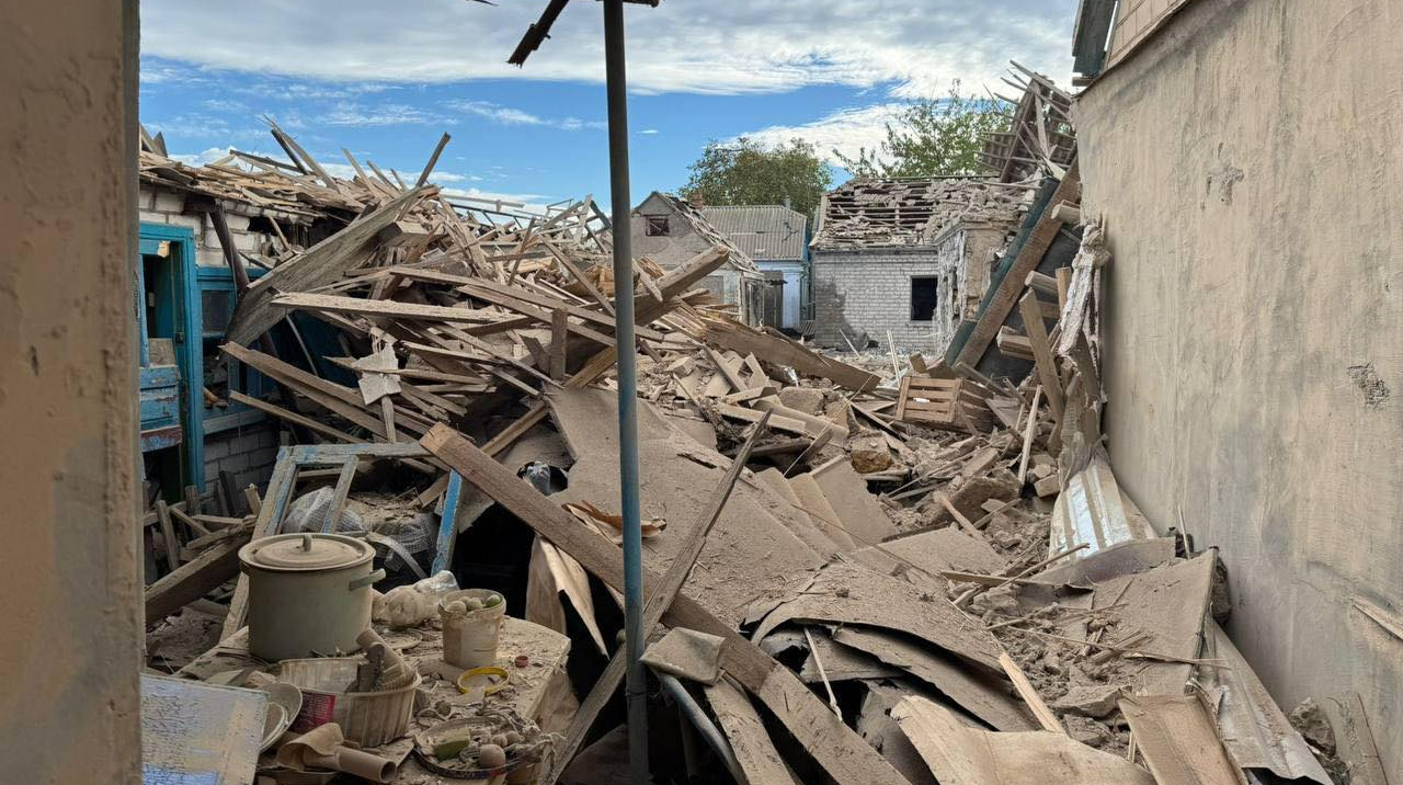 Russians attack Kherson: man killed