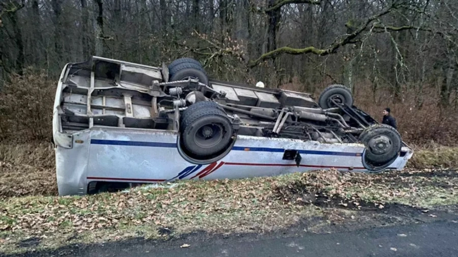 На Закарпатті перекинувся автобус: 9 із 25 пасажирів потрапили до лікарні