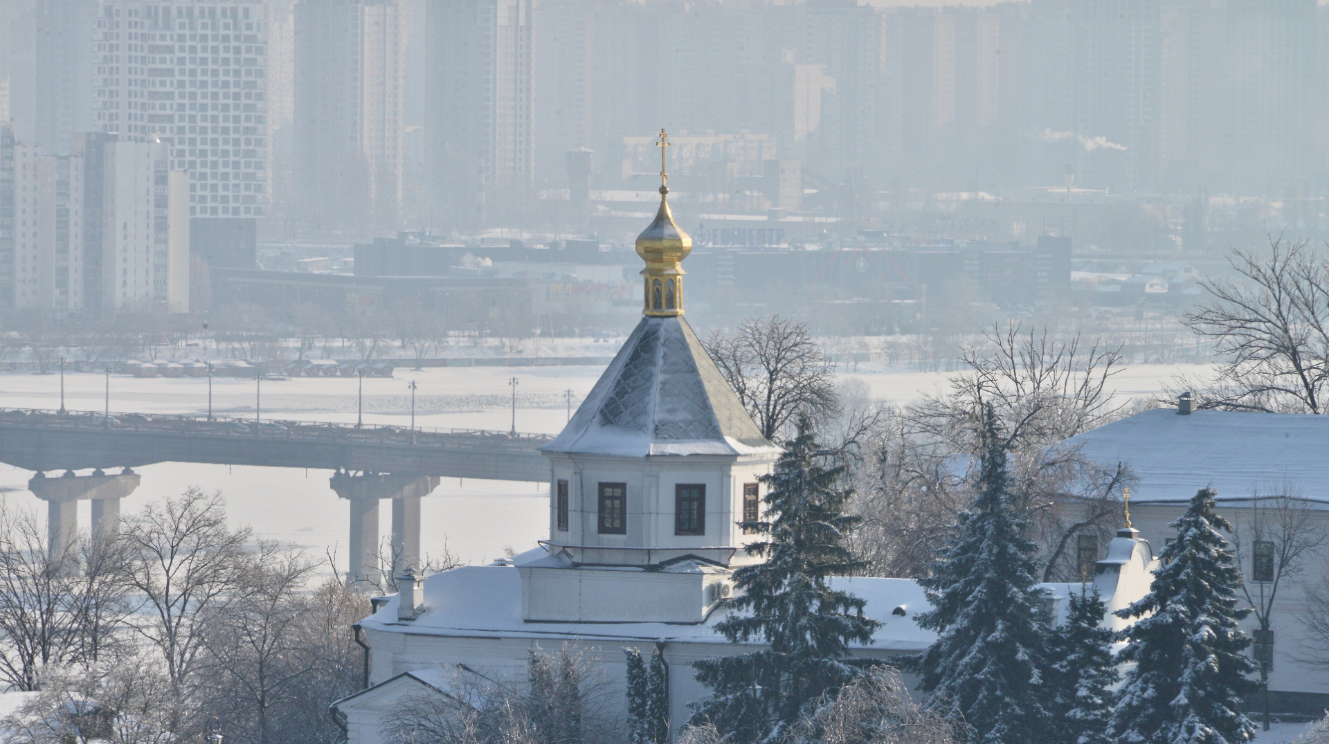 Danni alla Lavra di Pechersk a Kiev per attacco russo